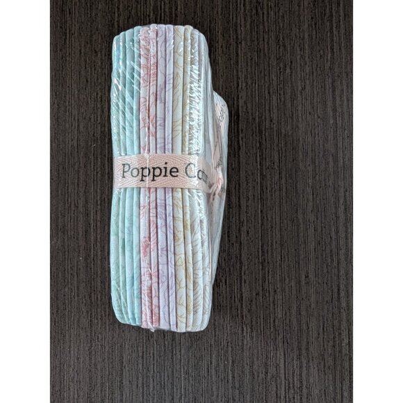 Bloom & Berries Fat Quarter Bundle 6pc Low Volume Quilting Fabric Poppie Cotton - Picture 4 of 6